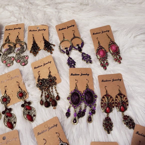 18 Pieces of Big Dangled Earrings - Picture 4 of 5